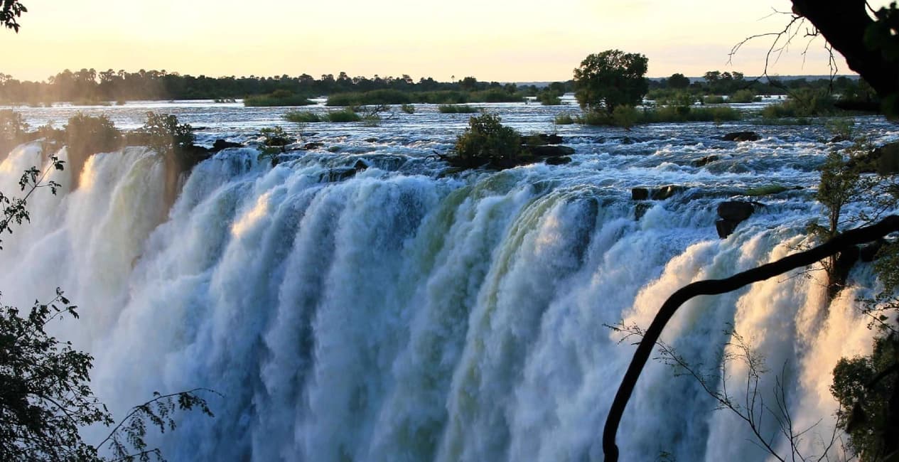Mountains & Waterfalls – Cape Town, Victoria Falls 7 Day, 6 Nights